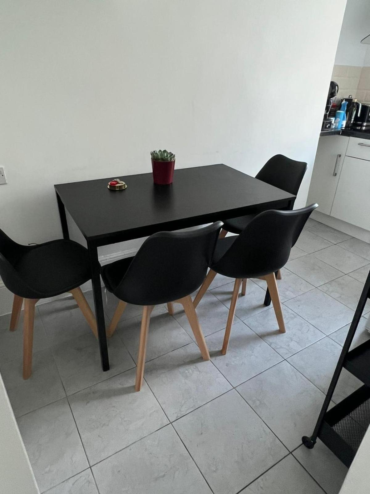 Fully Equipped 2 Bed Flat On Old Compton St! Apartment Лондон Екстериор снимка